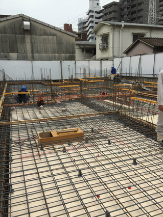 「マンション現場 進行中」